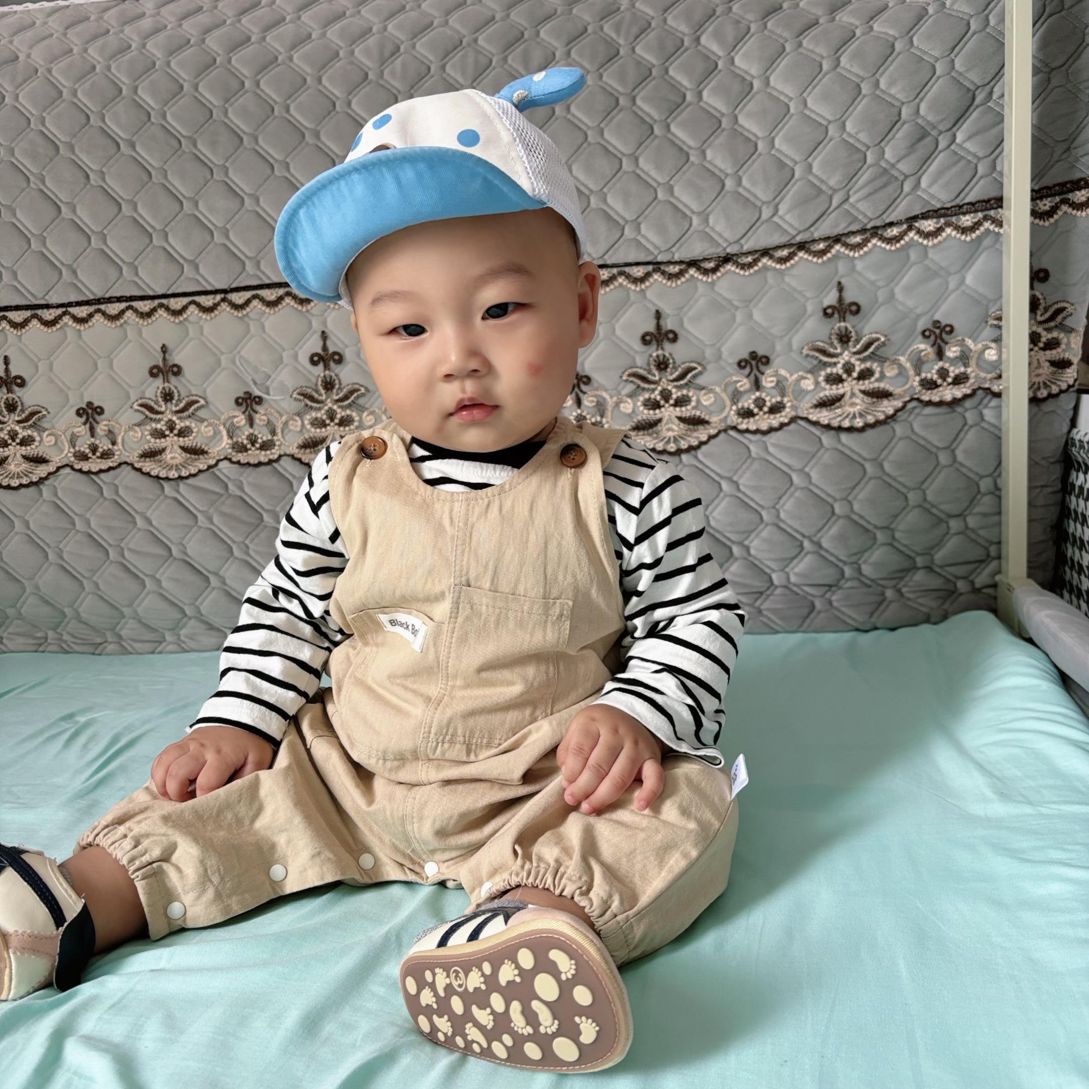 第一次穿背带裤还不错哦😍帅帅的小宝贝👶#我在抖音买买买