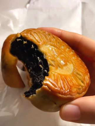 看馅!#月饼 #黑豆沙月饼 #景盛昌中式糕点 #陈进晃 #中秋节