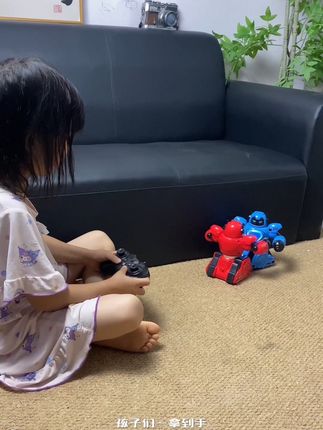 放下手机快来和孩子们对战吧#凯蒂卡乐对战机器人#凯蒂卡乐#对战机器人 #儿童玩具