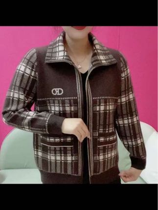 秋冬时尚长袖百搭格子中老年妈妈装休闲针织衫新款翻领高弹外套女#爆款热卖中谁穿谁好看 #好看的衣服都在这里 #时尚穿搭