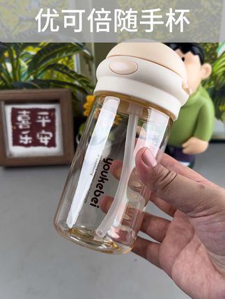 巴掌大小的PPSU奶瓶级材质的#随手杯 ,出门装口袋或装包里也一点都不占地方,渴了随时可以拿出来喝两口,真的超级方便!#口袋杯 #水杯 #多喝水 #夏季水杯