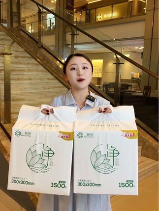 听!擦脸时“沙沙”的清洁声~300×300mm大尺寸,1500克珍珠纹款,擦泥膜时摩擦力刚好,脏东西被“搓”掉的声音,太解压了~#解压声控 #清洁仪式感 #护肤干货#洗脸巾推荐 #一次性洗脸巾