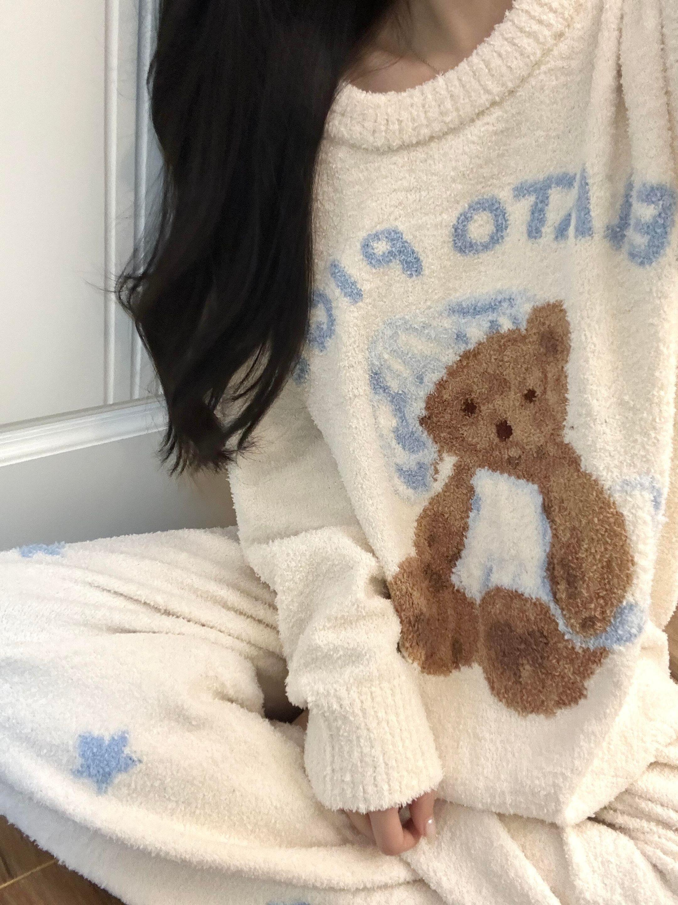 一件过冬!软乎乎的小熊睡衣~晚安小熊睡衣可爱到心窝窝啦🧸🌙软软糯糯的半边绒面料上身好舒服惹,这个冬天我要把它焊在身上!!阔爱又保暖#睡衣家居服 #慵懒风穿搭 #韩系穿搭 #仙女必备 #谁穿谁好看