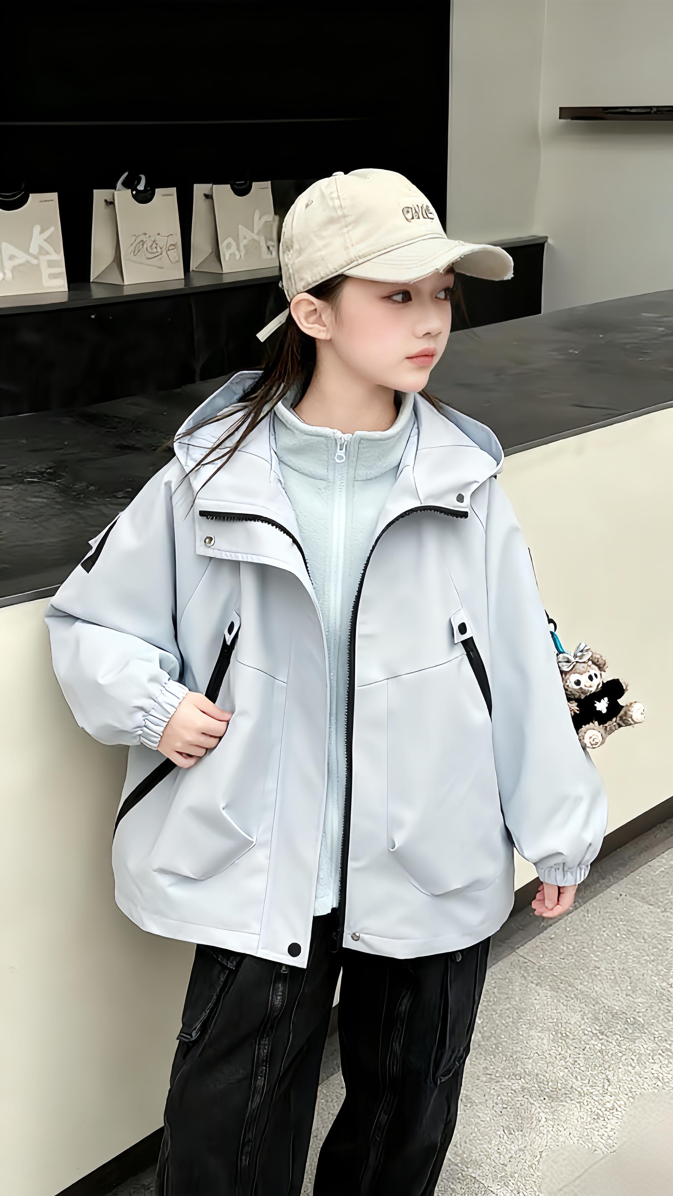 巨巨巨高品,抗磨耐造好打理,太适合孩子上学穿了,男女童颜色都有,趁尺码全妈妈们快冲#ootb穿搭 #高品质童装 #冲锋衣#保暖穿搭#冲锋衣男女同款