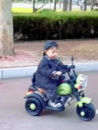 儿童功能电动摩托车三轮电动车大哈雷单双驱大电瓶动力音乐2-6岁#儿童电动摩托车三轮车#儿童电动遥控摩托车#骑上我心爱的小摩托 #就是这么帅