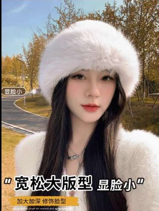 宝子们!秋冬氛围感这不就来了!这款毛绒帽子太绝啦✨ 咱就说,谁不想在冷飕飕的天儿里,既有温暖包裹,又能美美的?它加绒加厚,寒风根本钻不进来,保暖这块儿直接拉满👍 而且重点是!它不掉毛,再也不用担心衣服上沾得到处是毛絮啦~还有还有,戴上巨显脸小,脸大、脸圆的姐妹都给我冲,分分钟让脸蛋子看起来精致又小巧,搭配大衣、毛衣都超有质感,走在街上回头率直接爆表💥 秋冬想保暖又想美,选它准没错,现在入手超划算,别犹豫,赶紧冲~#帽子 #帽子控看过来 #修饰脸型 #毛绒帽子#盆帽渔夫帽