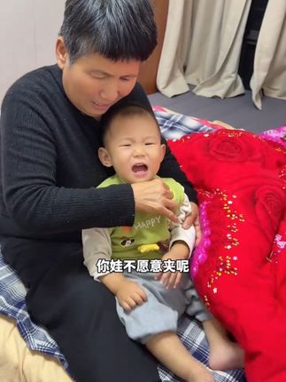 家里老人带娃的一定要买这款耳温枪,操作方便看得清楚,娃也不哭闹,趁着活动划算快去抢#耳温枪 #人类幼崽 #从小八斤半