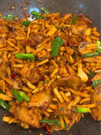 #萝卜干炒肉 ,虽然不是什么山珍海 味,但是非常脆爽下饭,我每次吃这个都要多吃三碗米饭#美味下饭菜 #美食 #家常菜 #好吃到停不下来