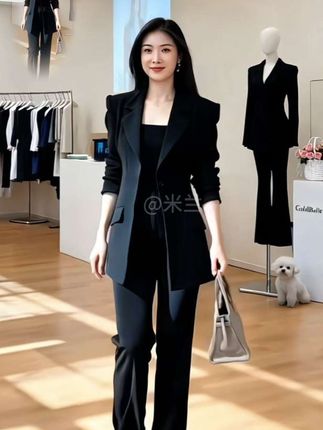 胖mm炸街爆款秋轻奢显瘦职业西服西装套装女大码时尚两件套 #早秋姐感气质穿搭 #早秋穿搭显贵法则 #秋冬基础款打底合集 #秋季彩色系穿搭测评#轻松摆脱路人感的韩系穿搭