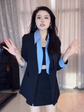 女人就得善待自己,该穿穿,把自己打扮的精致一点,不是给别人看,而是愉悦自己的心情#穿搭