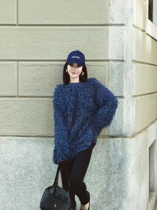迪丝嫚苓蓝色毛衣气质针织轻奢时尚圆领秋冬套头原创设计小众优雅 迪丝嫚苓蓝色毛衣气质针织轻奢时尚圆领秋冬套头原创设计小众优雅#美出高级感 #气质穿搭#显瘦穿搭 #今天穿什么 #迪丝嫚苓