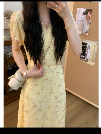 #气质仙女裙穿搭 #微胖穿搭分享 甜美纯欲气质v领蔷薇碎花显瘦小众设计感连衣裙#出游穿搭 #连衣裙分享 #气质连衣裙