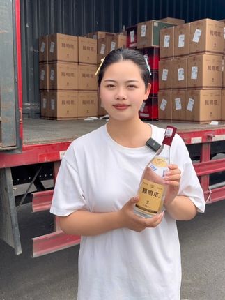 上午拍的几乎十二点左右都给大家安排顺丰发出了 大家静等收货就可以了哦#浓香型#纯粮酿造
