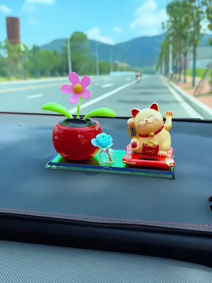 招财猫车载摆件, 招财猫咪太阳能汽车摆件车载车用香水摇摆车内饰品摆件装饰品#车载摆件 #车载香薰 #招财猫摆件