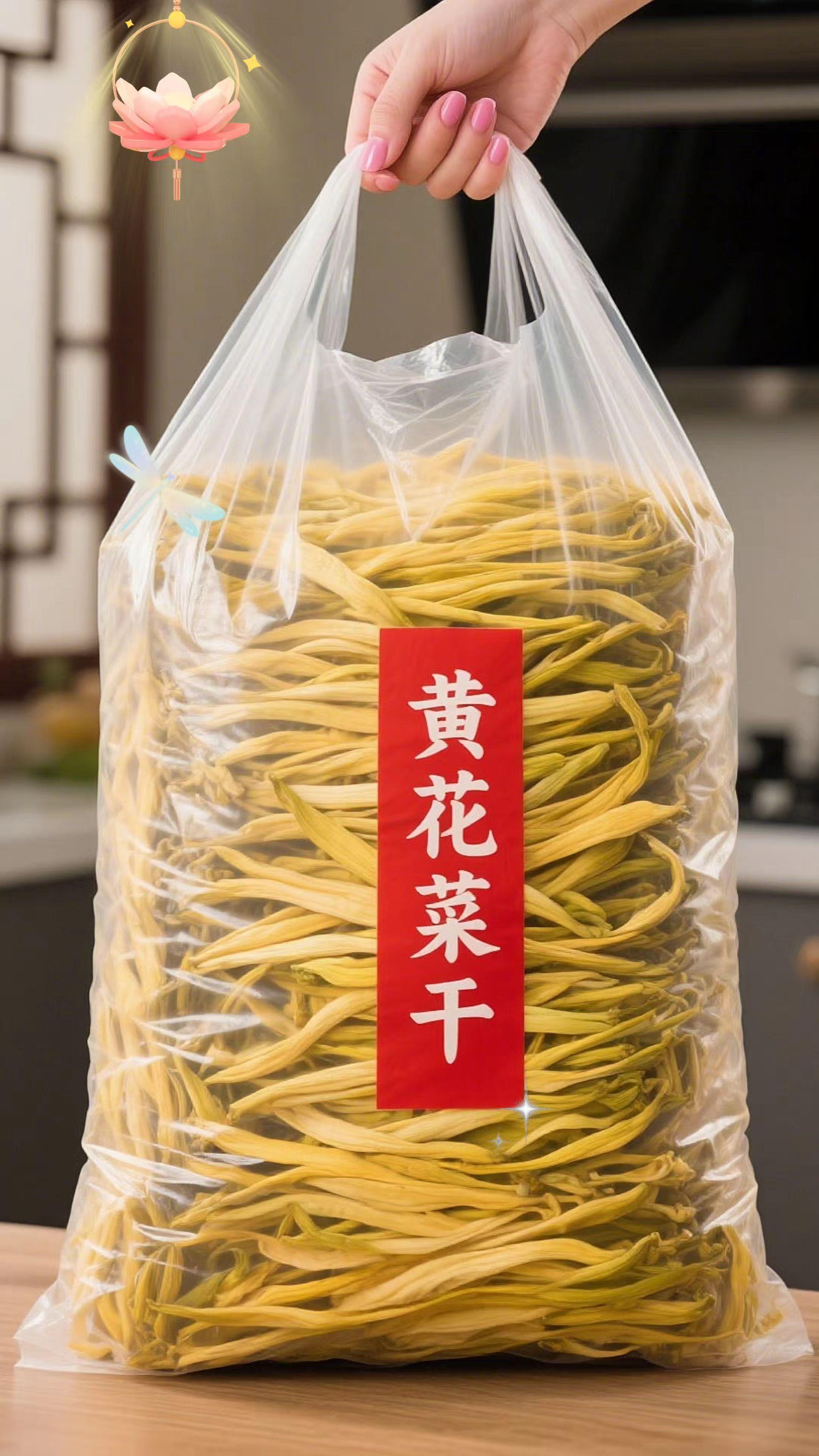 农家黄花菜干货。来自农家的黄花菜干货,是大自然的珍贵馈赠!清晨带露采摘,经传统日晒精心晾晒。无添加、原生态,保留天然营养。无论是煲汤提鲜,还是凉拌入味,它都能展现独特风味,口感柔韧,清香悠长,为悠的餐桌增添质朴又美味的农家风情~#黄花菜 #优质农产品 #营养丰富 #好吃不贵经济实惠