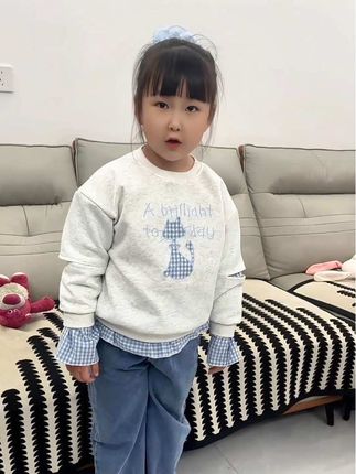 别想太多 别内耗好好带娃 好好生活 努力过好自己的小日子 带娃也好 工作也罢 都有自己的价值 照顾好自己的健康和情绪,这场人生也就赢了一 大半,其余的其余,人生只有安排~ 生活不在别处,当下即是全部 #穿搭 #骗你生女儿 #幼崽穿搭 #女童穿搭 #女童卫衣