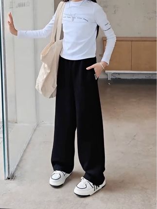 夏末初秋的经典爆款,热卖10万+ 夏季春秋随你选。穿上去特别舒适,显瘦显腿长,回购率超高!#显高显瘦显腿长 #女童裤子 #源头实力厂家 #高品质童装#爆款热卖中