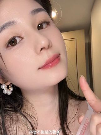 我们嘴巴是不会自己分泌油脂的,一定要学会以油养唇#唇膜#唇油 #以油养唇