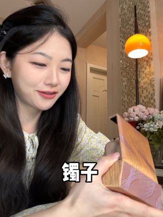 不愧是超火的白月光镯子,戴上巨有气质#镯子 #首饰 #首饰分享