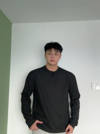 回复 @多喝椰子水的评论 包帅的!微胖身材也可以穿出型男的感觉!这件亨利衫就很显壮还显瘦,穿上小肚子窄肩都不见了!整个人气质都不一样了!#男生穿搭 #ootd穿搭 #潮流穿搭 #变帅真的很简单 #秋冬穿搭