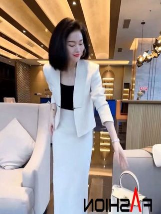 微胖女生日常春秋新款简约短款西装外套搭配包显瘦衬衫套装分享 #今天穿什么 #微胖穿搭#衬衫穿搭 #早秋款分享