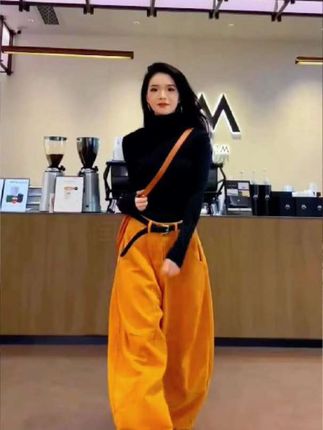 #时尚气质穿搭 #百搭神裤 !2025年冬季新款加绒加厚直筒牛仔裤,#高腰显瘦,阔腿长裤!高级感穿搭!