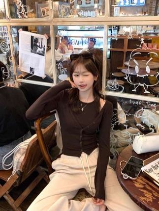 焦糖拿铁 背心:/ 小开衫两件套#女生必看 #轻欧美辣妹妆教程 #女生韩式大衣 #辣妹穿搭