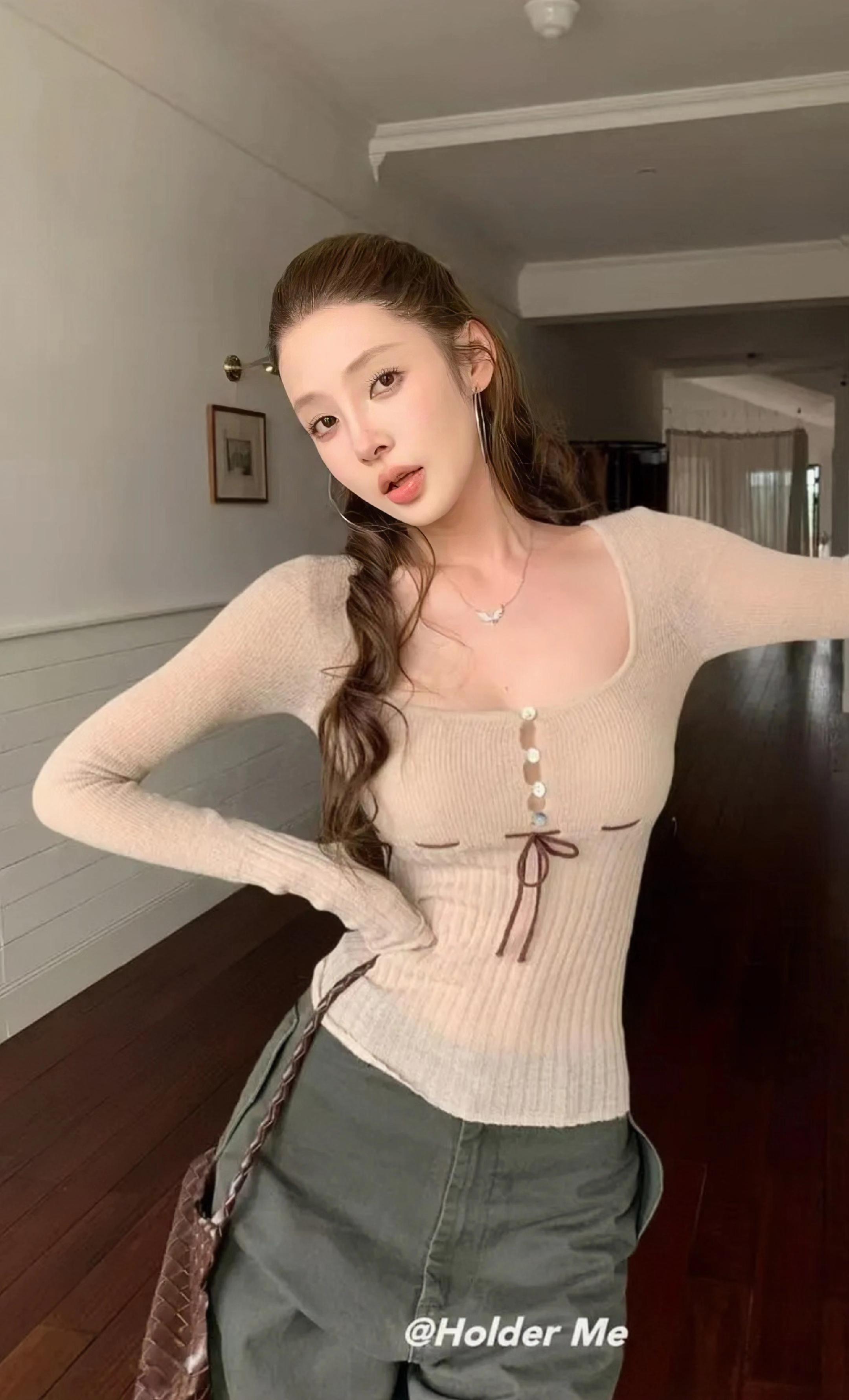 #韩系穿搭 #秋季搭配 #辣妹穿搭 #小性感 #高级感穿搭
