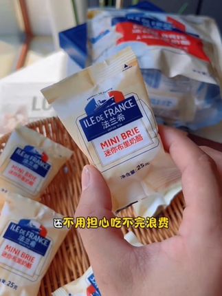 奶酪还得是法国原制的,迷你布里小奶酪吃过一次就爱上#法兰希 #布里奶酪 #好吃到停不下来@DOU+小助手 @DOU+好生意 @DOU+上热门