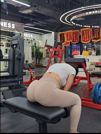 #健身 #臀部训练 #自律 不成熟的一个很重要的标志就是以自己的标准来要求别人,而成熟就是允许并尊重不同。看什么都顺眼,是一场修行,去掉执念,尊重差异,开阔心界和眼界。