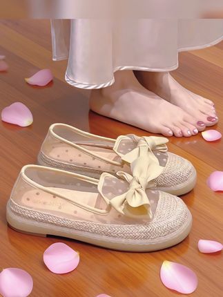 2025新款渔夫鞋来啦!仙美蝴蝶结点缀,网纱材质清透又透气,一脚蹬设计超方便。乐福鞋型百搭不挑脚,日常通勤、约会逛街都合适。轻盈脚感走久也舒服,悄悄显腿长~ 新款上线,温柔又灵动,轻松搭出夏日氛围感,让你每一步都自带仙气,快来get这份美好呀!#爱了爱了 #做个美美的小仙女 #哎呦喂你鞋真好看 #舒适百搭