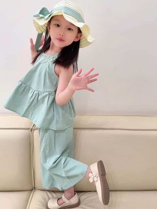 你是世界上唯一一个喊我妈妈的,一声妈妈,我会用一生去爱你😘#女童穿搭 #生女儿就是用来打扮的