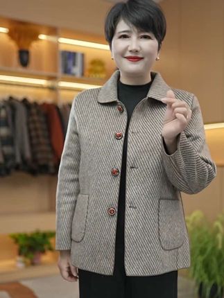 妈妈双面穿羊毛大衣,双面风格随心换,秋冬穿搭不重样 #秋冬新款 #妈妈装 #毛呢外套 #妈妈穿搭