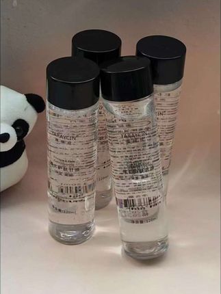 化妆之前用这个维生素E甘油真的太赞了!它不仅可以帮你滋润皮肤,还能让你的妆容更服帖!它的价格也很实惠,无论是学生党还是上班族都能轻松入手#护肤甘油#锁水保湿 #好皮肤养出来 #每日护肤 #护肤推荐