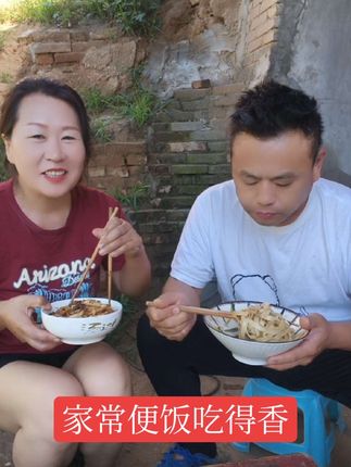 在农村早上五点起床,做好炸酱面,老王睡懒觉叫两次才起床 #我的乡村生活 #太好吃了 #舌尖上的味道 #山西面食#手擀豌豆面