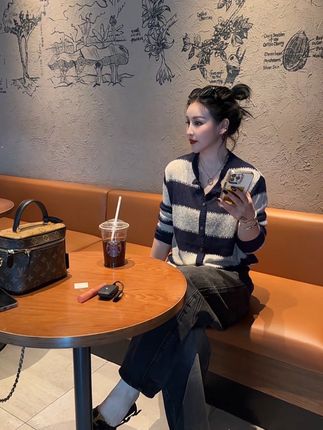 姐妹们 新品超多 橱窗自己可以直接拍#穿出自己风格与自信 #穿搭高级感
