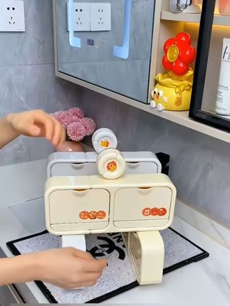 #dou上热门 你们看啊,现在的肥皂盒设计的越来越好用了,这样就不用再把肥皂堆放在台面上滋生细菌了。安装简单,往墙上一吸一拧就能牢牢固定。双格收纳空间,不同用途的肥皂都能分开放置,干净卫生,用的时候想拿哪个都方便。台面也整洁多了,底部自带沥水盒,不用担心泡坏肥皂。关键它是吸盘的,装错了可以挪动位置重复使用,赶紧给你家也装一个吧!#肥皂盒 #香皂盒 #沥水肥皂盒 #收纳盒 @DOU+小助手 @巨量千川