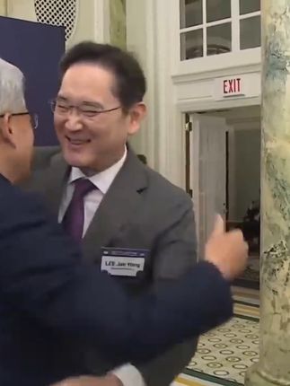 【英伟达GB300将搭载三星HBM3E】 “黄仁勋将参加APEC CEO论坛” #三星 #李在镕 #英伟达 #黄仁勋 #科技