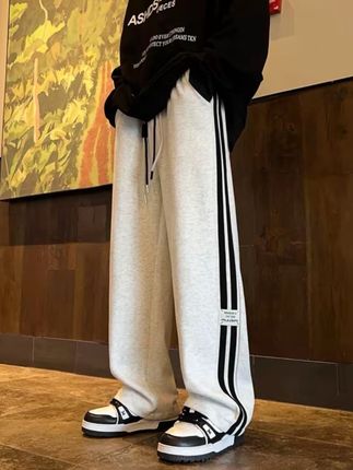 条纹卫裤男女潮流宽松直筒春秋大码男生外穿休闲运动男生裤子#休闲卫裤推荐 #条纹卫裤 #宽松直筒裤 #外穿运动裤 #百搭神裤