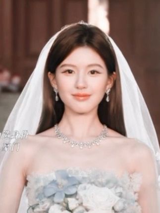 新婚当晚许妍丈夫就去见小迷妹,没过多久许妍伪造的书香门第身份就被揭穿,这剧情发展也太快了吧!#许我耀眼 #被许我耀眼反转剧情硬控