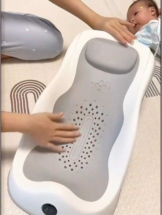 哇塞!这个浴架也太香了吧,不仅可以给娃洗澡,还能当哺乳枕用。软硅胶材质的软硬适中,针对不同月龄的宝宝有三档高度调节,智能感温。一秒开合,收纳方便。#宝宝洗澡 #爱洗澡的宝宝 #新生儿 #育儿经验分享 #宝妈推荐