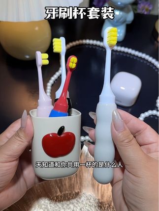 带娃出门住酒店带上自己洗漱套装,收纳盒还能变成漱口杯,干净卫生用起来也安心#旅行洗漱杯 #折叠牙刷 #出差旅行必备