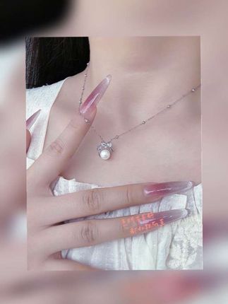 好biu亮💫秋日氛围感项链合集! 是戴很多次都不会腻的项链们~ 每一款都氛围好拉满啦🤭 都是百搭的款式噢 日常约会还是上班都🉑 还是很拿得出手滴 是目女生夏日会心动的时尚单品呢✨ #珠宝品牌 #潮流饰品 #珍珠首饰 #高级感项链 #珍酒寻珍味家乡味更对