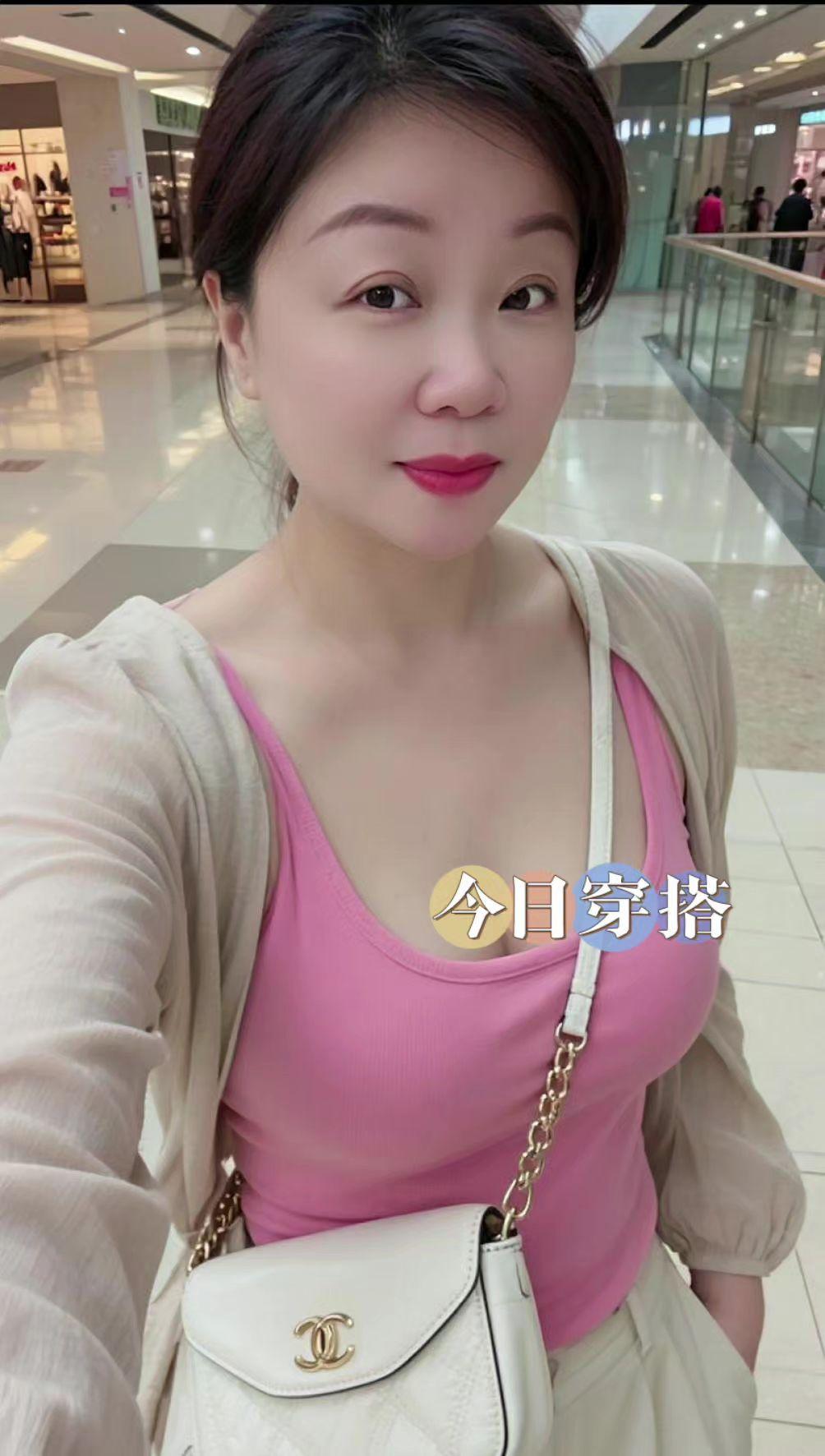 这一年我过的很好,心脏也没有波动了也不用吃那个救心药了,无聊的时候带上陈年的普洱茶和闺蜜去喝喝茶,也许我真的改变了很多,也看透了很多事情。#情感大叔大婶