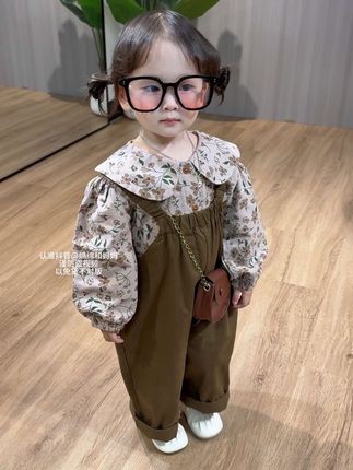 给女儿买到超可爱的背带裤套装,还是纯棉的,上身好舒服,关键玩了一整天居然不掉肩带!而且上厕所一扒拉下来就可以了好方便啊!#生女儿就要这样穿 #儿童背带裤 #女童背带裤套装 #女童秋装 #女童套装