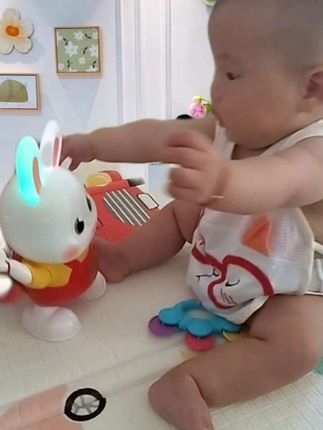 唱歌跳舞小福兔玩具,婴儿练习抬头追视学爬玩具#锻炼宝宝手眼协调能力 #宝宝玩具 #内容启发搜索