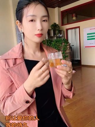 我们一生会遇见八万人,能陪你走完一生的人有多少,一生走走停停,不要在乎失去了谁,要去珍惜剩下的人,时间不语却会回答你的所有。