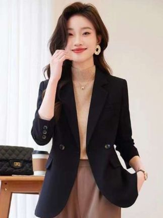 #西服 #大码西服 #修身显瘦 #早秋穿搭三分钟出门不是梦 #说好的随便穿穿去看秀 @DOU+小助手 @巨量千川