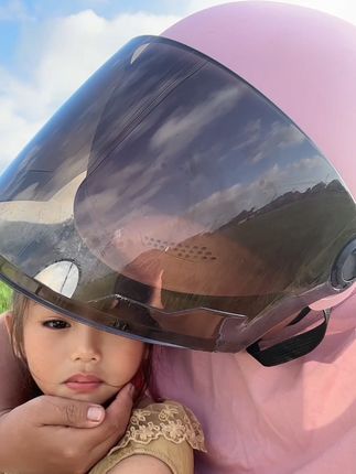 一大早就被女儿的这句话给整的破防了,就连孩子都这么坚强,我还有什么理由不坚强呢,自己不强大怎么能保护孩子撑起这个家呢#瞬间破防的一句话 #感动的瞬间