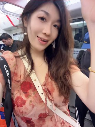 宝宝,我要坐地铁回家了 #碎花裙#肉丝#皮划艇